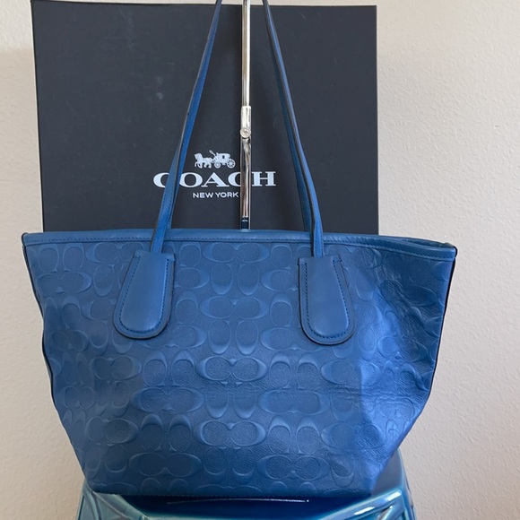 Coach Leather Embossed Logo Taxi Zip Tote & Wallet - Picture 6 of 8